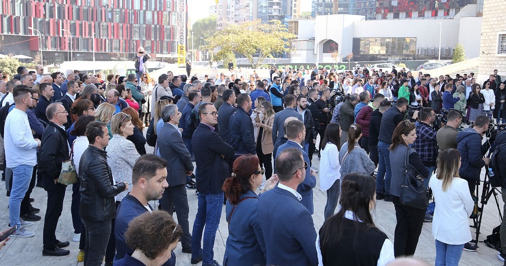 Pedagoget serish proteste, Sindikata: Tubim i perbashket me studentet